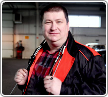 dobry mechanik w warsztacie w Oświęcimiu